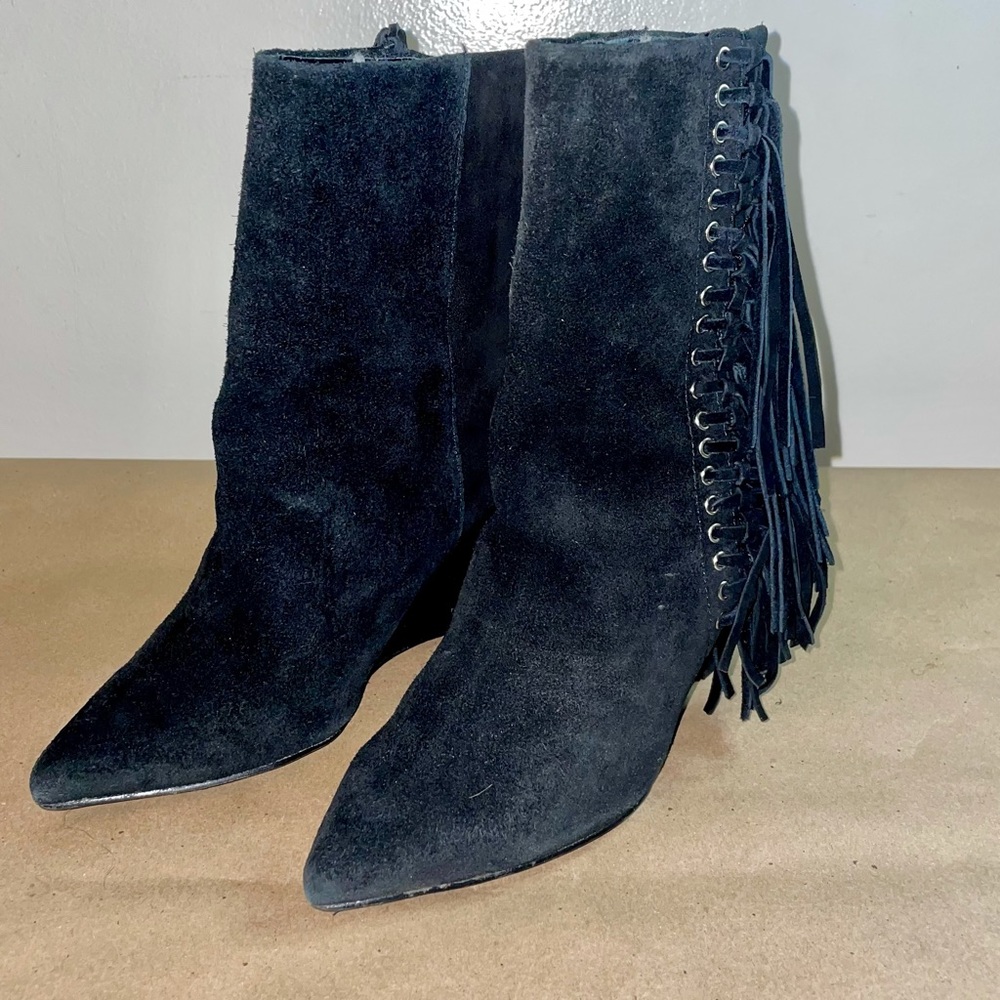 BEBE BLACK SUEDE FRINGE BOOTS SIZE 8 ! Vintage beautiful boots